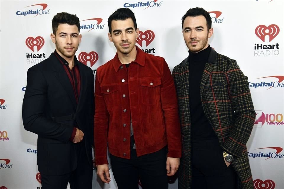 Los Jonas Brothers serán 'rostizados' en un especial de comedia en Netflix, donde recibirán burlas y bromas; estrena el 23 de noviembre.