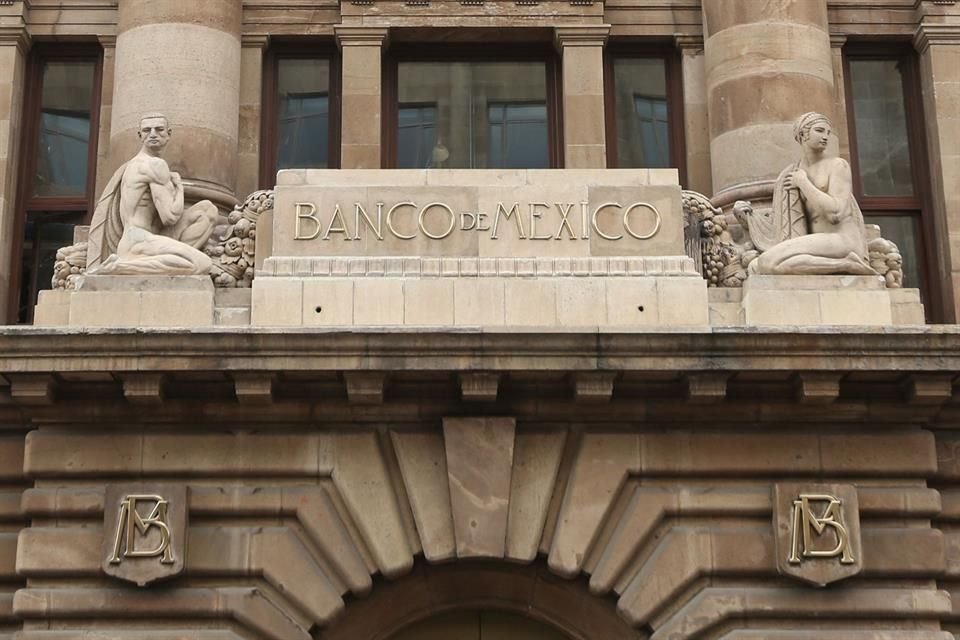 En su última decisión de política monetaria, Banxico elevó su tasa de interés en 50 puntos base, a 11 por ciento, ante un proceso de desinflación más lento de lo previsto.