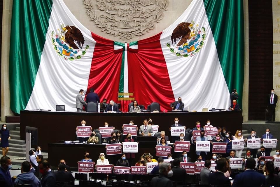 El bloque de Morena defendió la estrategia contra el Covid-19.