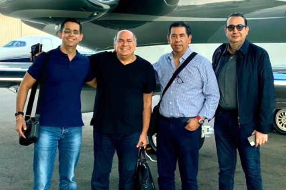 Los hermanos Enrique (izq.) y Tomás Zaragoza (tercero) y Eduardo Orozco (der.) impulsan con Garibay el GP de Cancún.