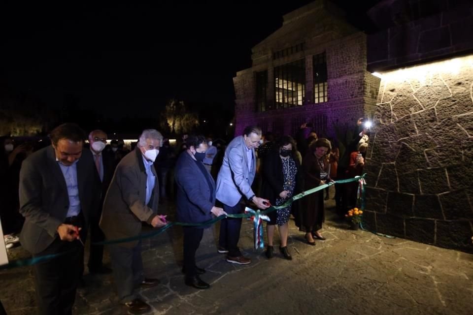 El Museo Anahuacalli inauguró anoche sus nuevos espacios y presentó su ofrenda 2021, titulada 'Sanar'.