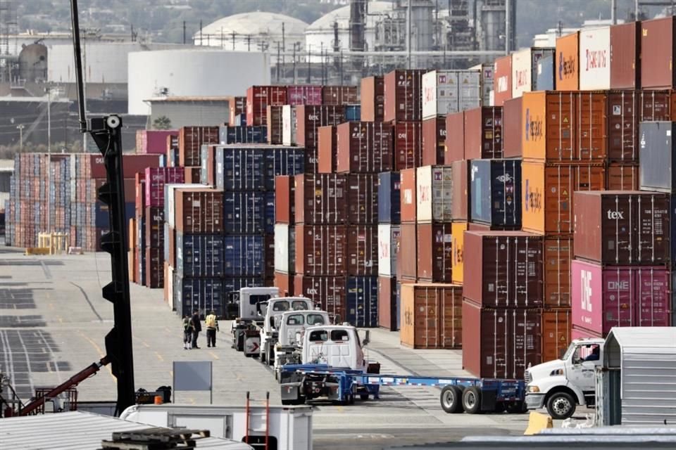 Si Trump impone nuevos aranceles a sus socios comerciales, impondría una carga significativa a los puertos de entrada de costa a costa.