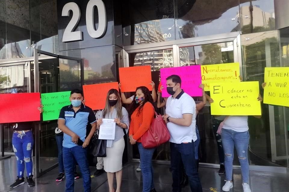 Los denunciantes señalaron que Alcocer reconoció la falta de medicamentos oncológicos ante diputados.