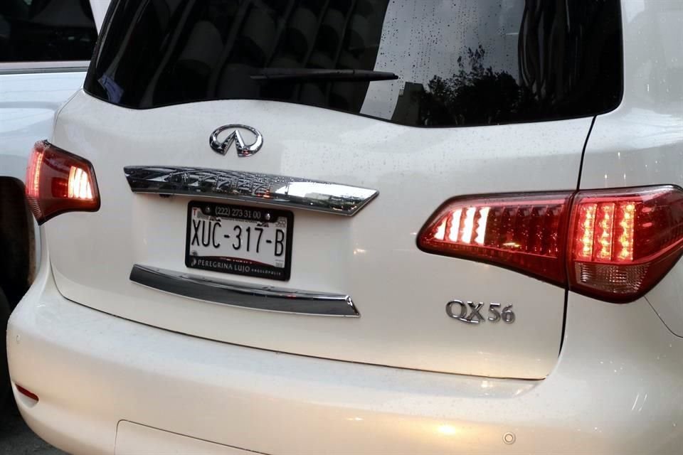 Sandra Cuevas cambió su Suburban con placas de Morelos por una Infiniti QX-56 con placas de Tlaxcala.