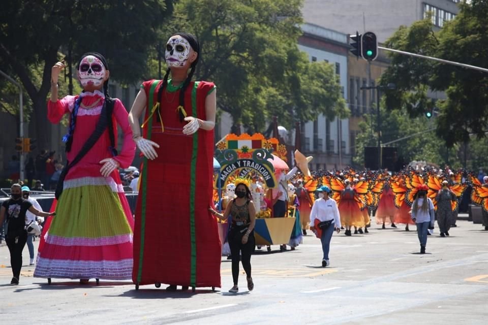 Desde que comenzó en 2016, autoridades han omitido decir públicamente los costos que representan los desfiles de octubre y las empresas a las que han elegido de forma directa para llevarlos a cabo.