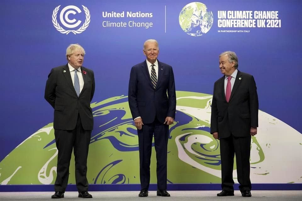 El Primer Ministro británico Boris Johnson, el Presidente estadounidense Joe Biden y el Secretario de la ONU António Guterres en la COP26.