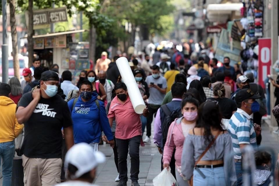 En el punto más crítico de la primera ola de Covid, el médico Arturo Córdoba comenzó a dar consultas a personas en situación de calle.