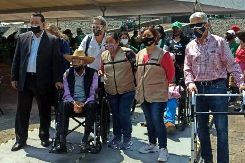 Luis Echeverría, ex Presidente de México, acudió a vacunarse contra Covid a Ciudad Universitaria.