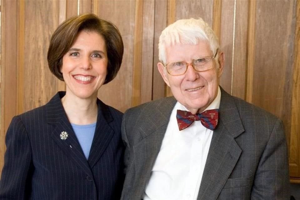 Aaron T. Beck con su hija Judith, quien actualmente preside el instituto que ambos fundaron en 1994.
