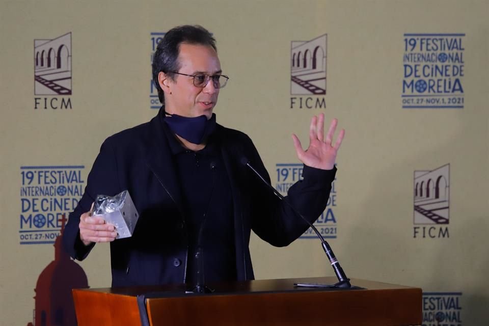 Jorge Cuchí recibió las preseas de Mejor Largometraje Mexicano y Mejores Actuaciones por el filme '50 o Dos Ballenas se Encuentran en la Playa'.