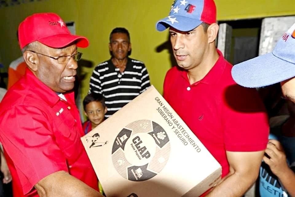 Jhonnathan Marín Sanguino (der.) fue alcalde en Venezuela y ahora su esposa Esneidy Villanueva es socia en la nueva red.