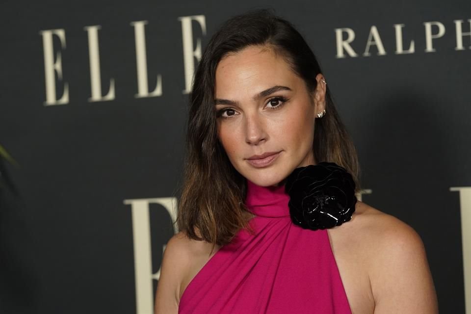 Gal Gadot está en charlas finales para quedarse con el papel de la Reina Malvada en el live action de Disney de 'Blancanieves y los Siete Enanos'.