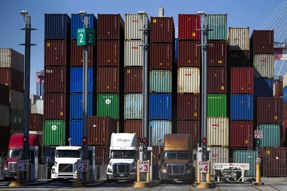 Las exportaciones mexicanas a Estados Unidos sumaron 316 mil 709 millones de dólares en enero-agosto, un valor sin precedentes para un periodo comparable.