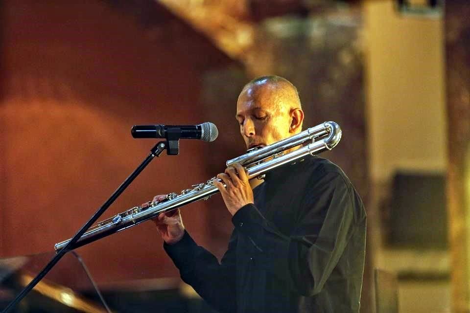 El flautista Alejandro Escuer dedicó al compositor la pieza 'A Mario'.