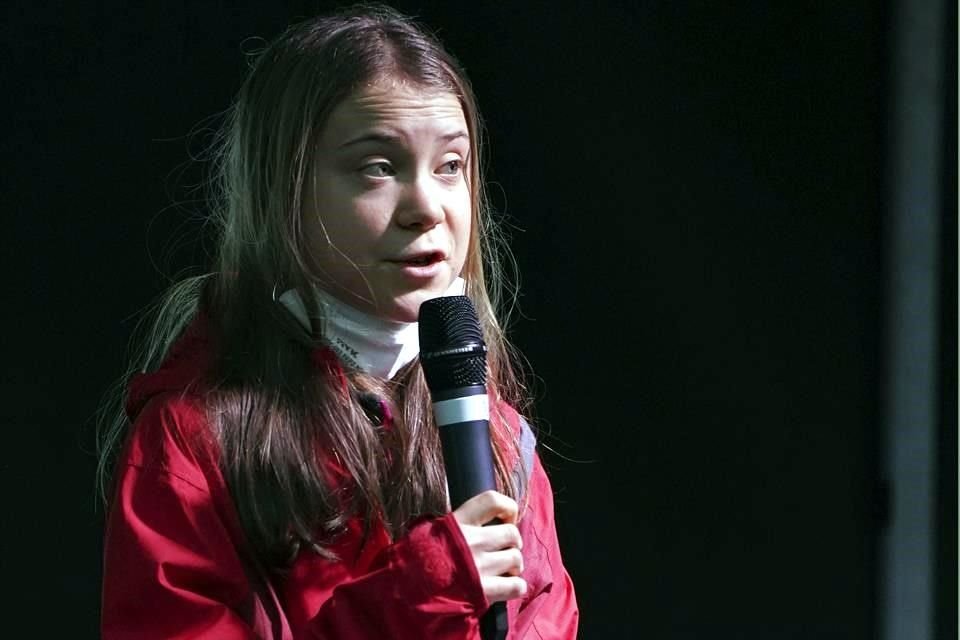 La activista Greta Thunberg habló frente a una multitud de manifestantes en la #COP26