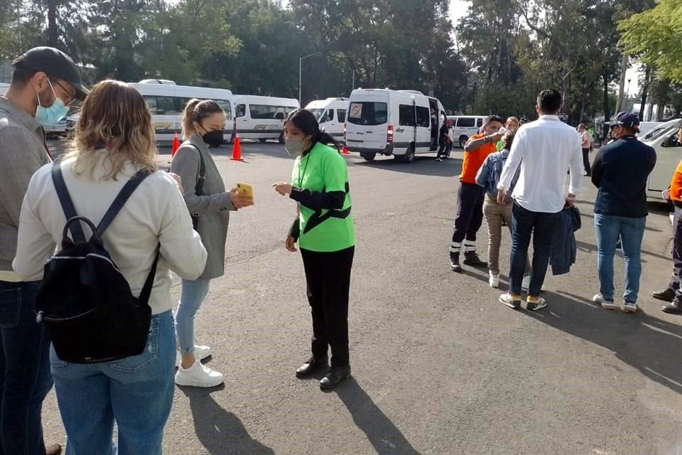 Las personas emocionadas llegaron al AHR.