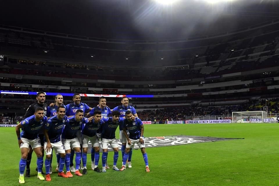 Cruz Azul jugará un partido a puerta cerrada por culpa del grito homofóbico.