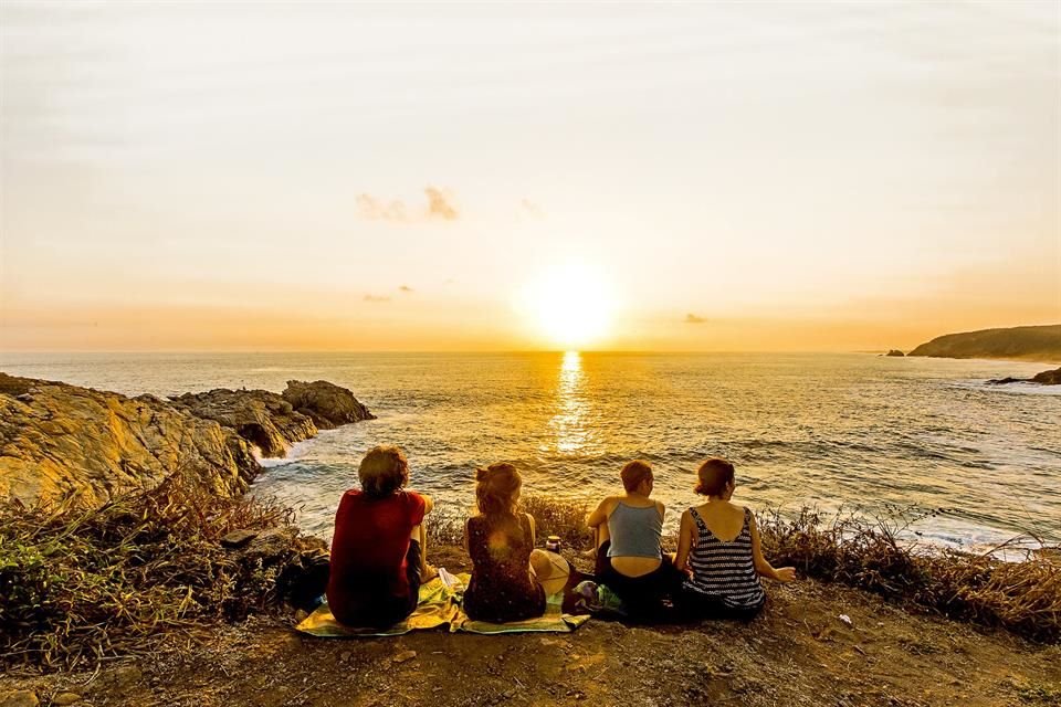 Atardecer con camaradas en Mazunte, el Pueblo Mágico de la costa oaxaqueña.