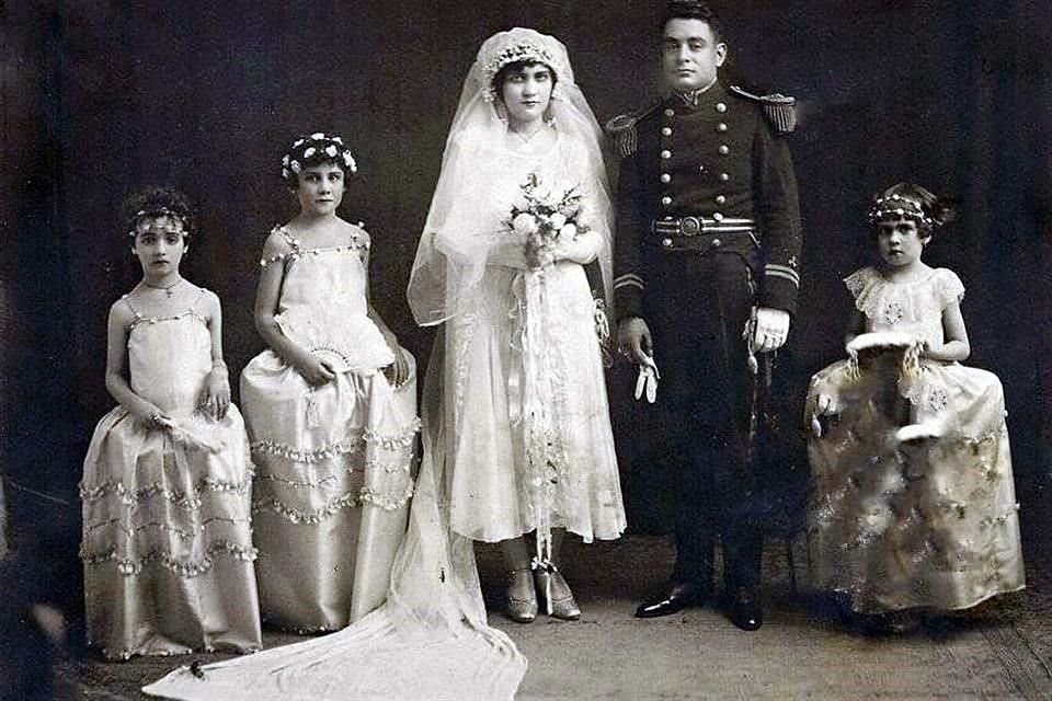 Retrato de las hermanas Padres Barragán, familiares de la artista tapatía.