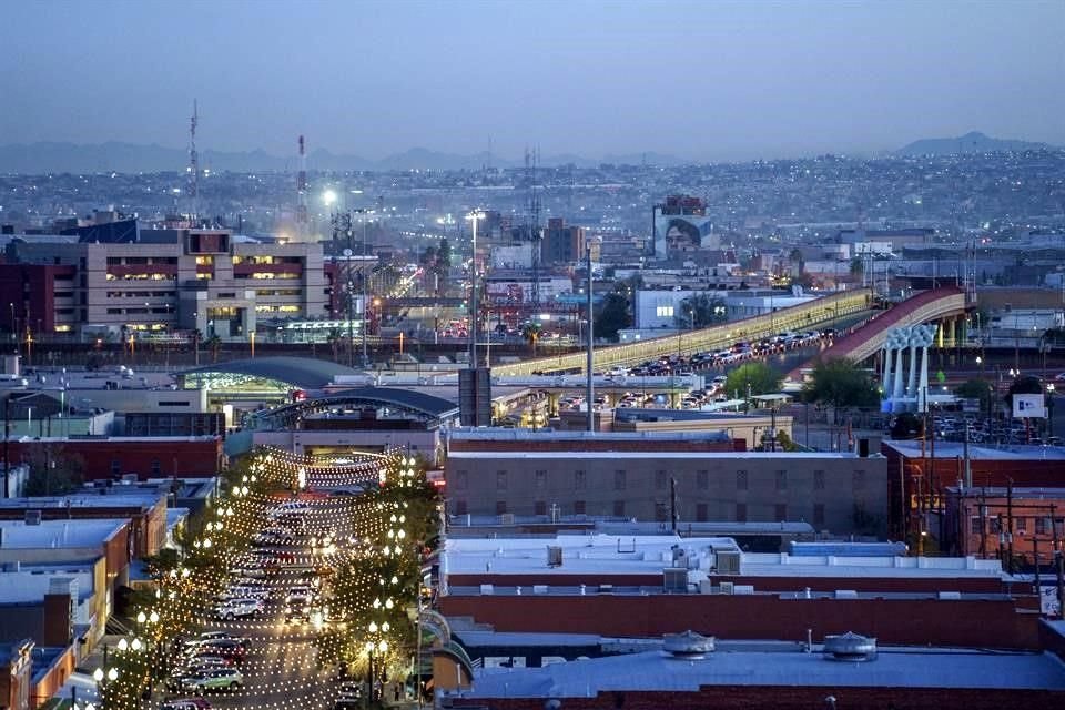 Vista de El Paso y Ciudad Juaréz, ciudades vecinas, desde el lado estadounidense.