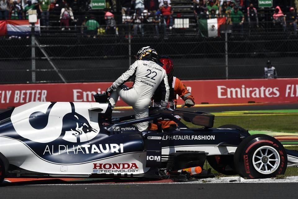 Yuki Tsunoda fue uno de los afectados en la colisión y tuvo que abandonar la carrera.