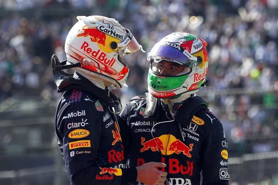 Max Verstappen y Checo Pérez ponen a Red Bull a un punto de Mercedes.