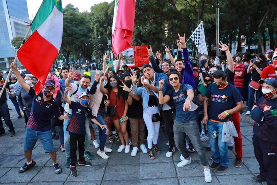 Los aficionados celebraron a lo largo del Ángel de la Independencia.