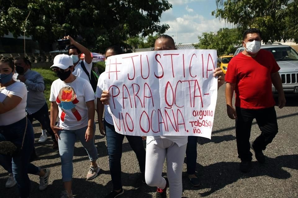 Poco más de un centenar de personas marcharon este domingo en la Ciudad de México para pedir justicia por la muerte de Octavio Ocaña.