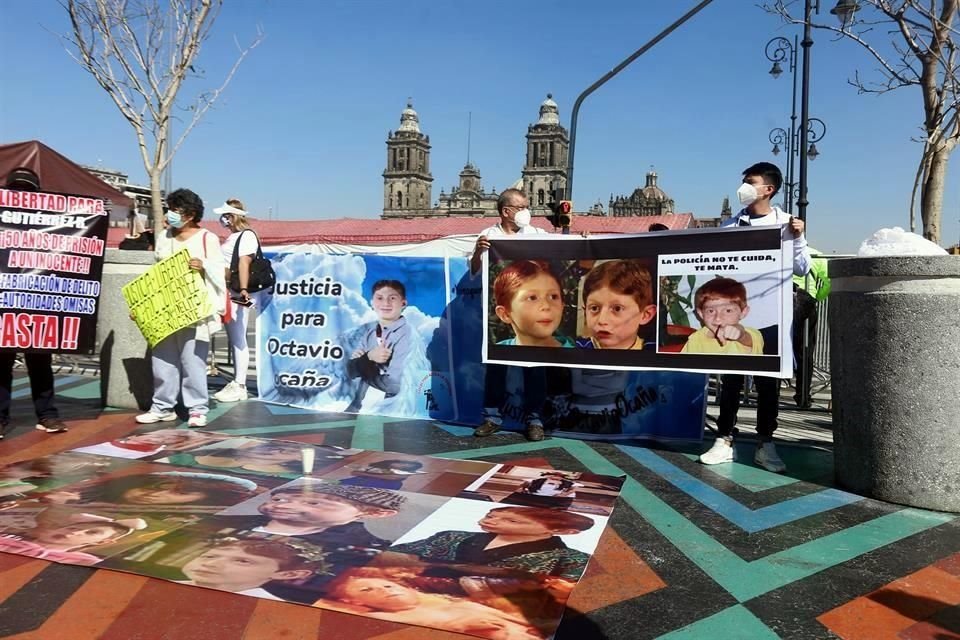 Poco más de un centenar de personas marcharon este domingo en la Ciudad de México para pedir justicia por la muerte de Octavio Ocaña.