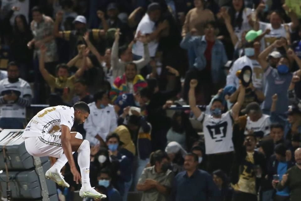 Diogo de Oliveira Barbosa se destapó con dos goles para el triunfo universitario.