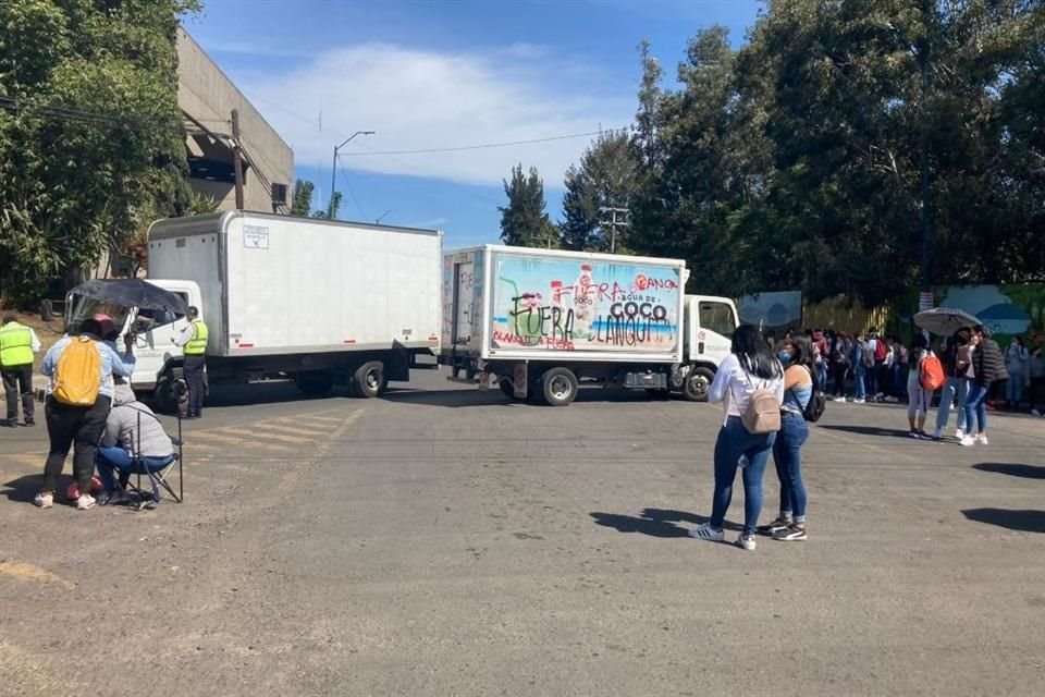 Los camiones fueron vandalizados.