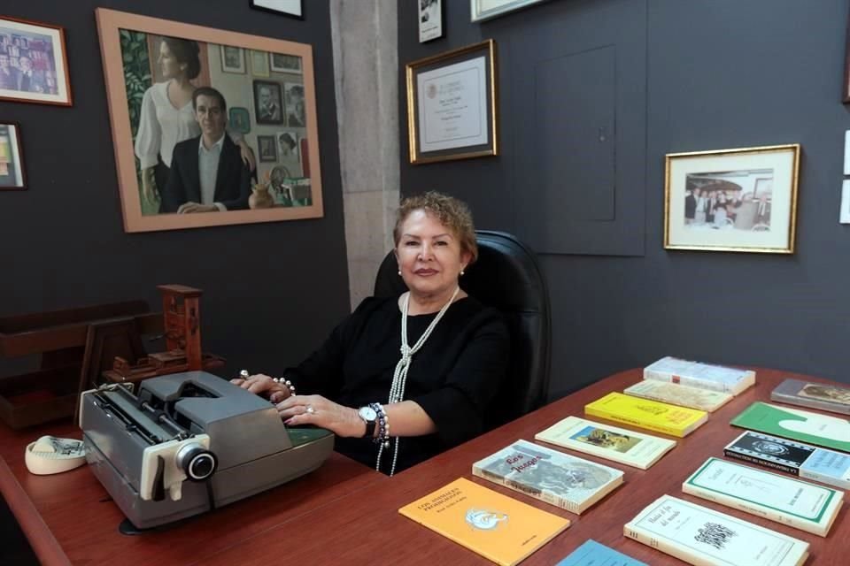 La viuda de Avilés Fabila, Rosario Casco Montoya, confió en que el acervo reunido por el autor sea cuidado y contribuya a que más personas se interesen por la literatura.