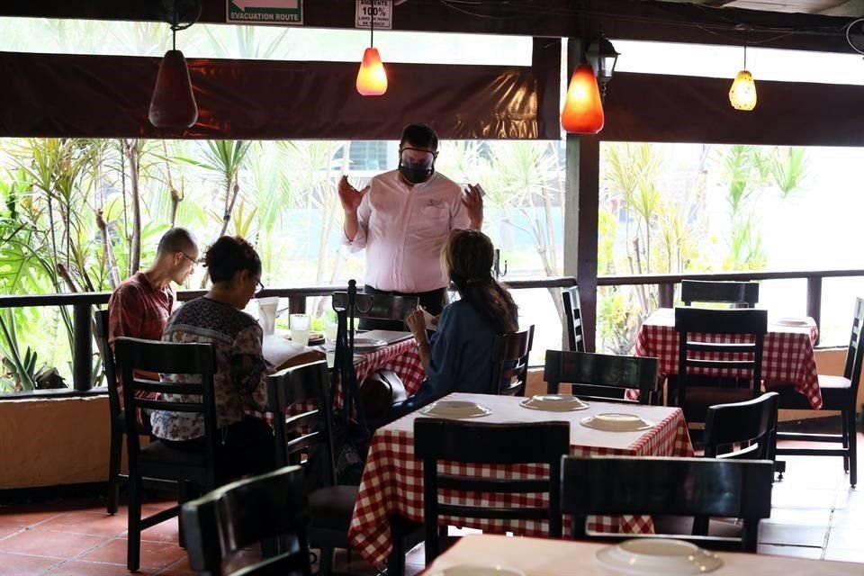 En los restaurantes es común que se contraten a personal para laborar sólo los fines de semana.
