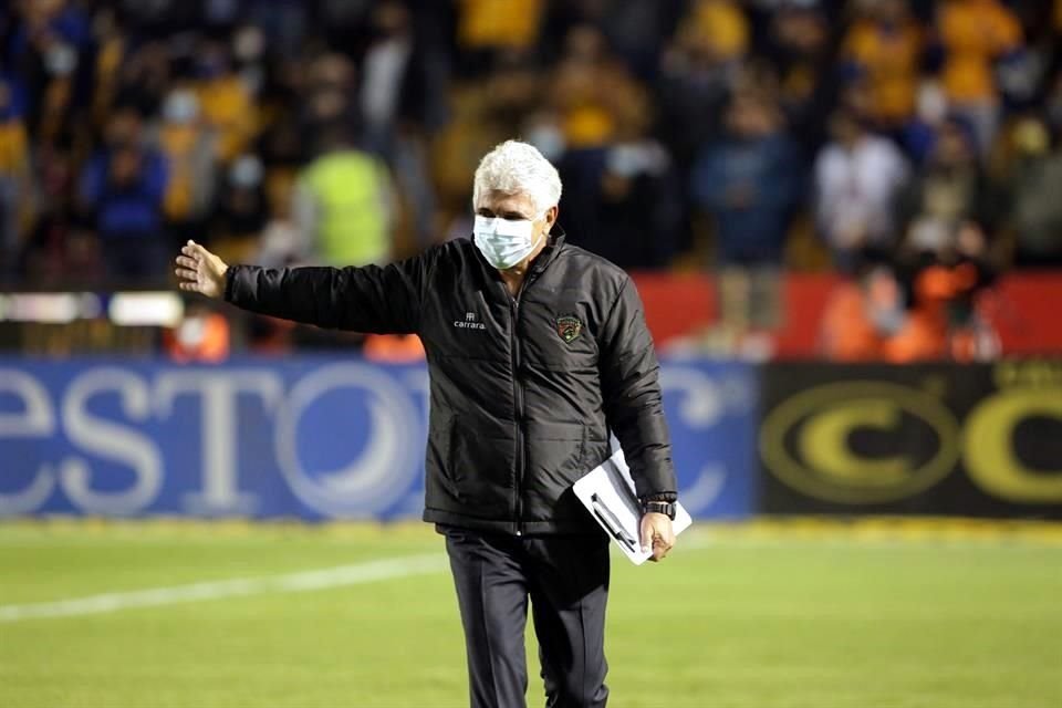 Ricardo Ferretti ofreci disculpas por todo lo que dijo el sbado en la sala de prensa del Estadio Universitario.