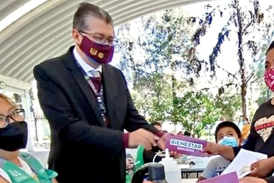 Cada funcionaria y funcionario debe entregar fotografías y videos de sus asistencias a las escuelas públicas.