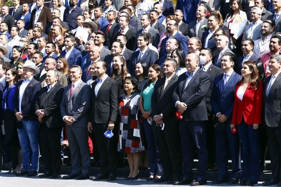 La coalición Va Por México se reunió con alcaldes del País en la Cámara de Diputados en el marco del debate del presupuesto.