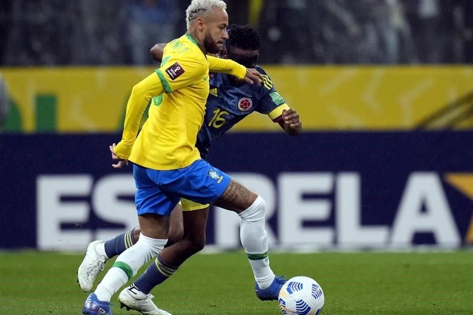 Neymar lució, pero no pudo hacerse presente en el marcador.