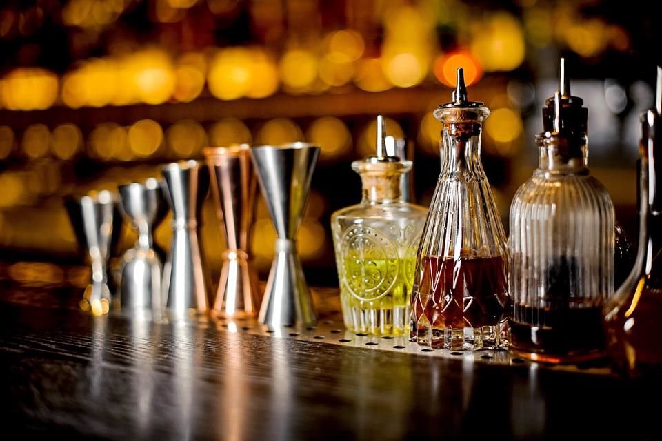 Conoce qué son los bitters y cuál es la función de estas mezclas, además de tips para su elaboración casera.