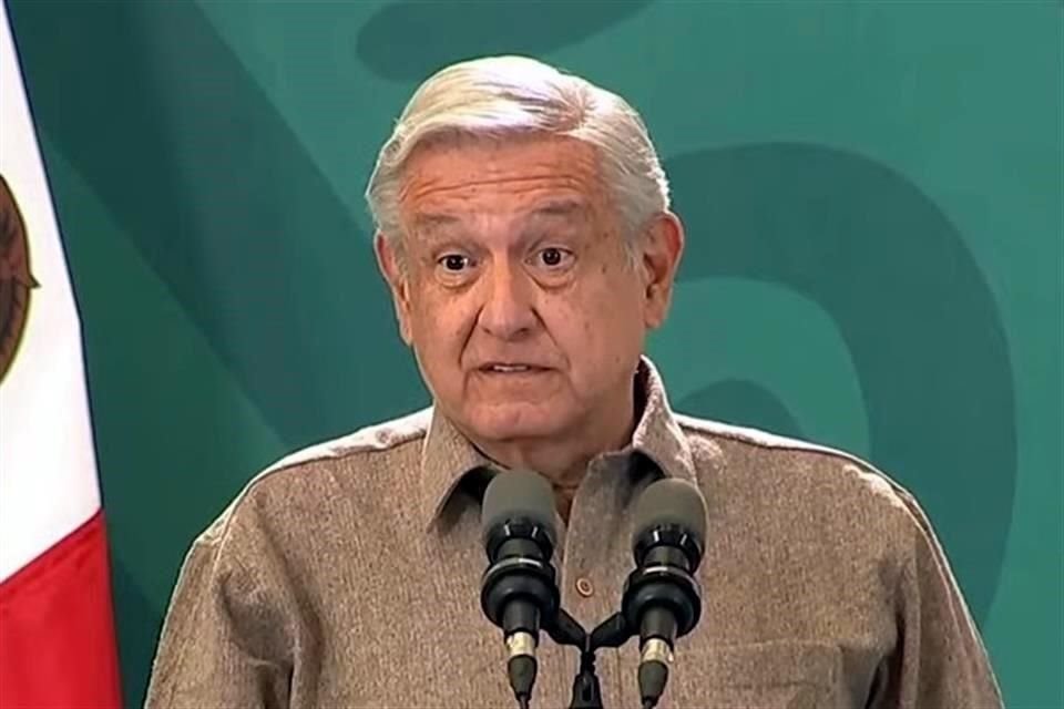 Andrés Manuel López Obrador en conferencia en Sonora.