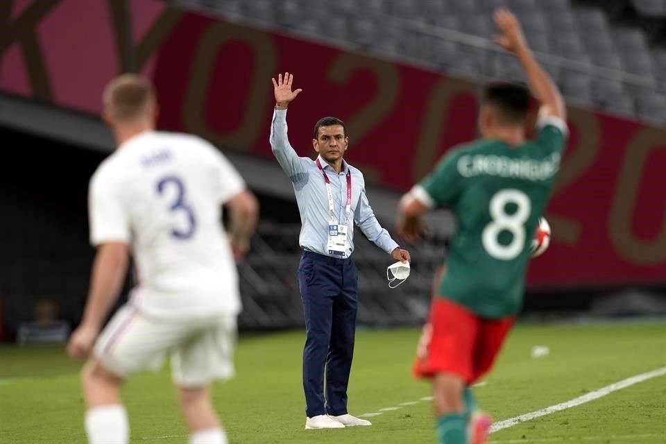 Jaime Lozano se sigue preparando como entrenador.