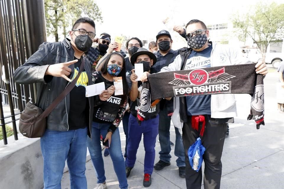 Desde las 11:00 horas unas mil personas hacían fila en el exterior del Parque.