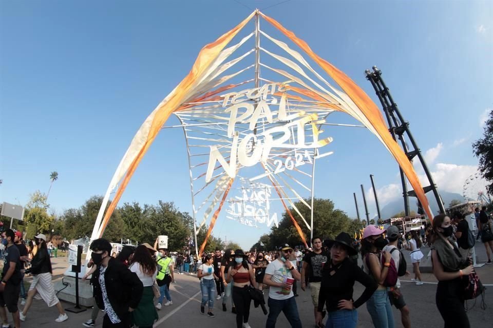 Y la espera terminó. Miles de fanáticos se dieron cita en el Parque Fundidora para disfrutar de sus artistas favoritos en el arranque del Festival Pa'l Norte, que se pospuso 20 meses por la pandemia.