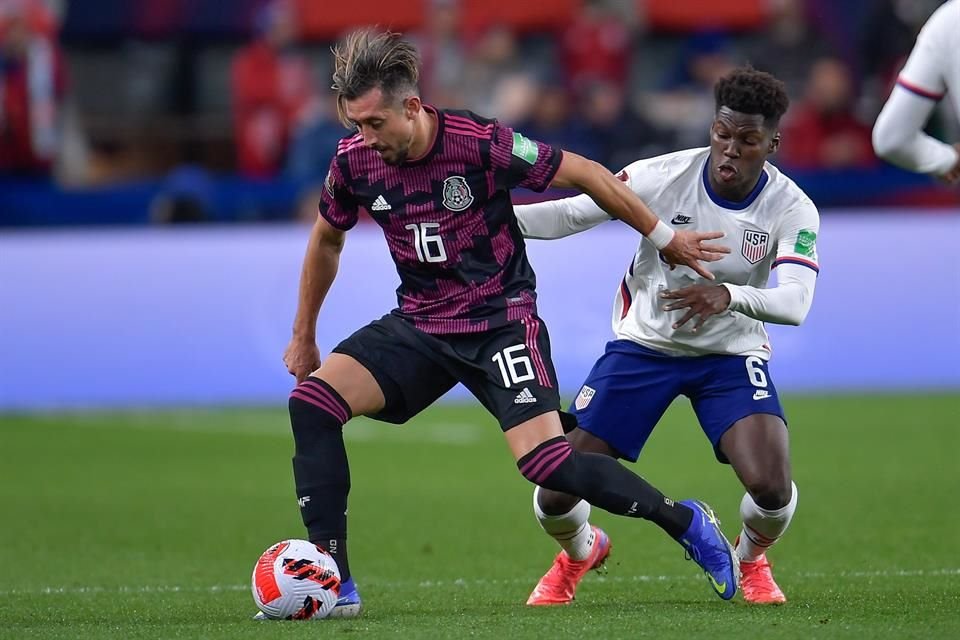 Héctor Herrera sufrió en el medio campo.