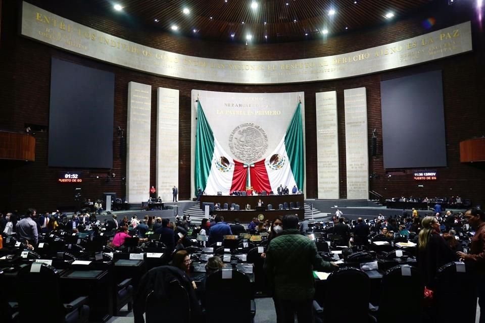 Mientras Cámara discute el Presupuesto para 2022, diputados de Morena anunciaron sus aspiraciones a gobernar estados como Hidalgo y Oaxaca.