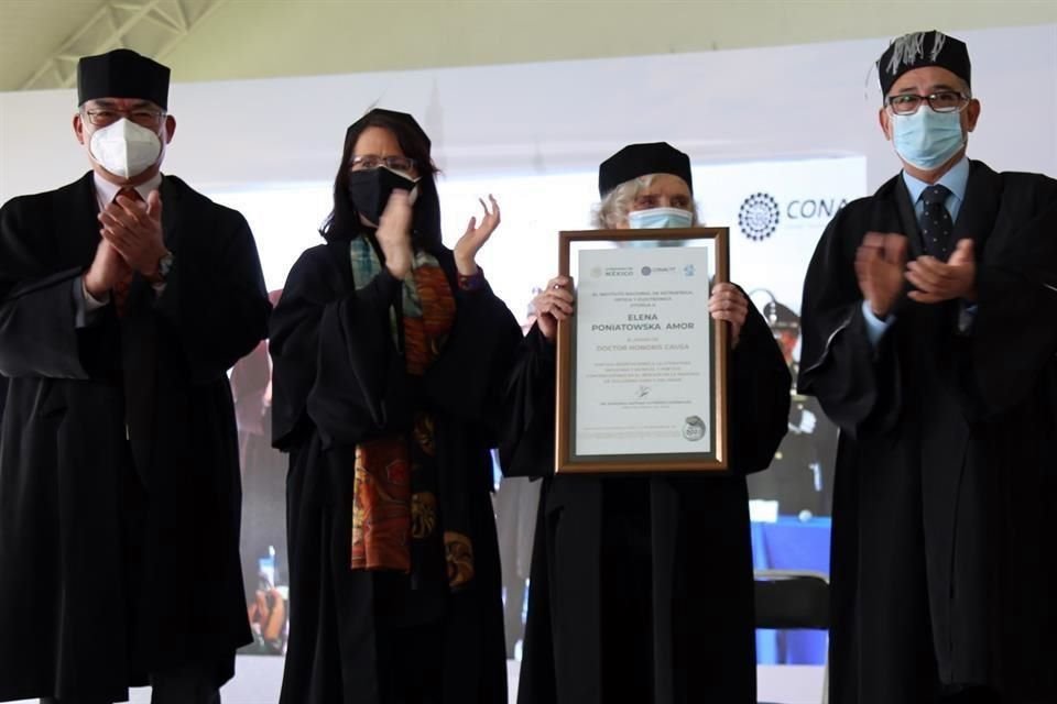 En marco de su 50 aniversario, Instituto Nacional de Astrofísica, Óptica y Electrónica otorgó Doctorado Honoris Causa a Elena Poniatowska.