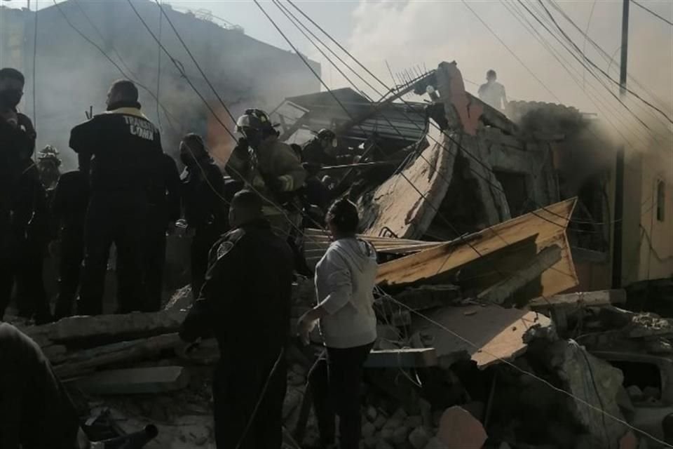 En el lugar se encuentran desplegados equipos del Cuerpo de Bomberos y de la Secretaría de Seguridad Ciudadana (SSC).