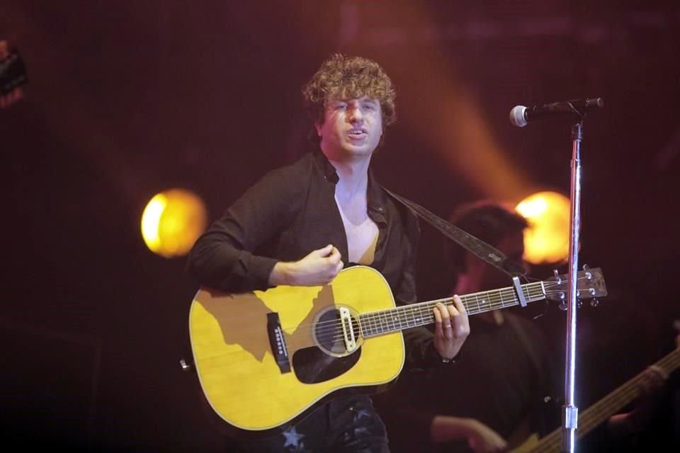 The Kooks celebró 15 años de carrera en el festival.