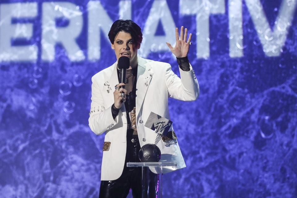 Yungblud fue galardonado con el premio a Mejor Alternativo.