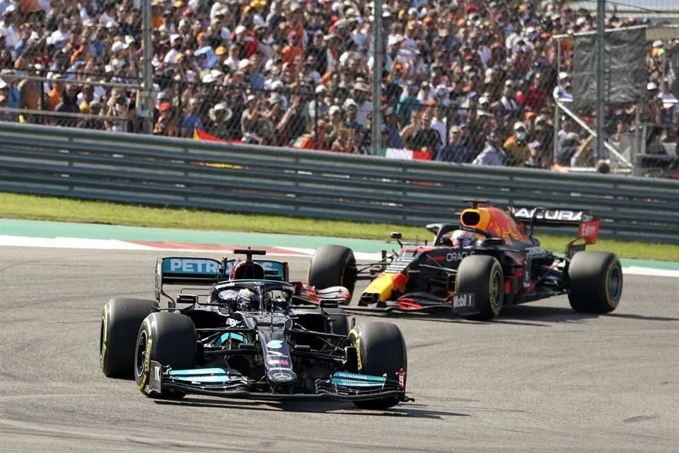 Lewis Hamilton y Max Verstappen tienen una dura lucha por el título de la Fórmula 1.