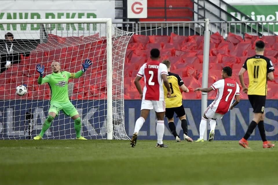 David Neres marcó, en el tiempo agregado, el gol del triunfo.